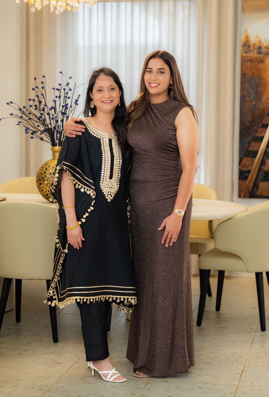 House celebration and family gathering, photo 14 of 15
