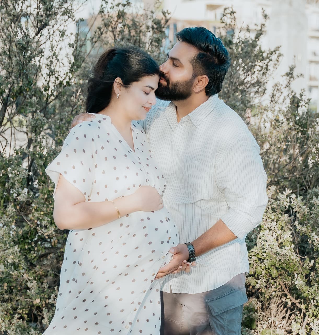 Maternity, beach pier and family, photo 3 of 20
