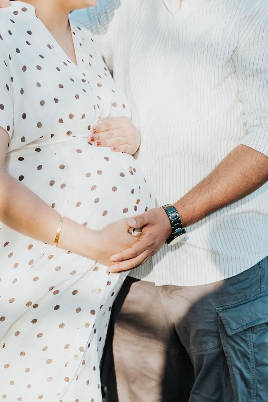 Maternity, beach pier and family, photo 4 of 20