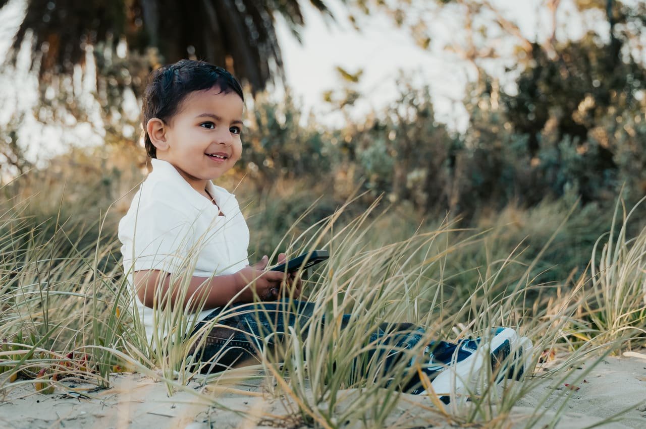 Maternity, beach pier and family, photo 7 of 20
