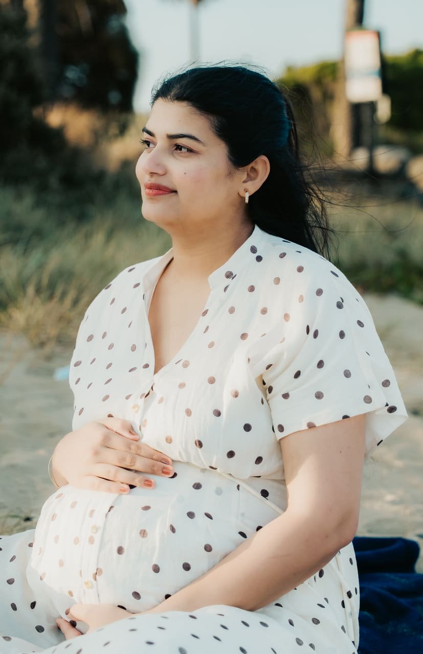 Maternity, beach pier and family, photo 8 of 20