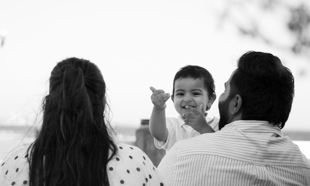 Maternity, beach pier and family, photo 10 of 20