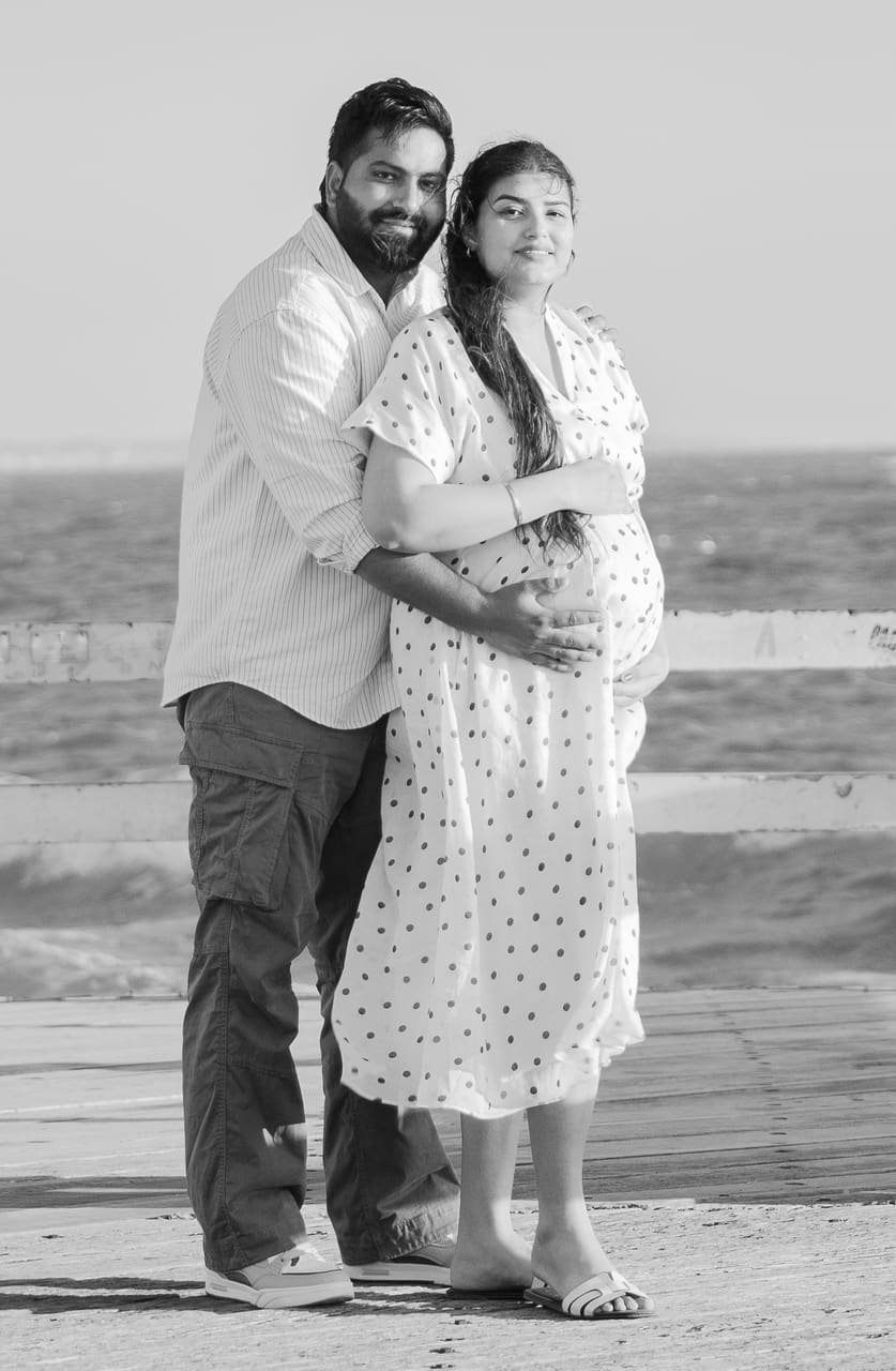Maternity, beach pier and family, photo 12 of 20