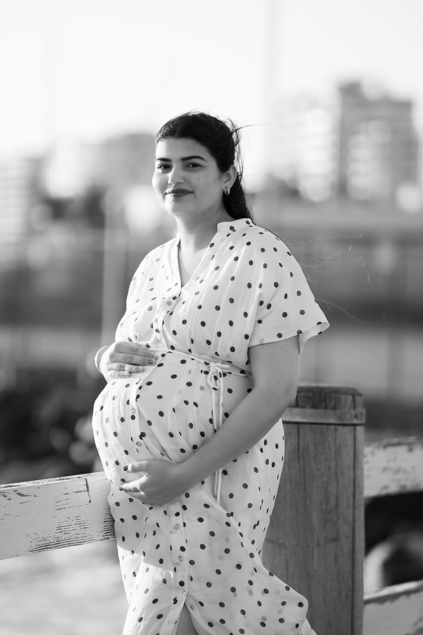 Maternity, beach pier and family, photo 13 of 20