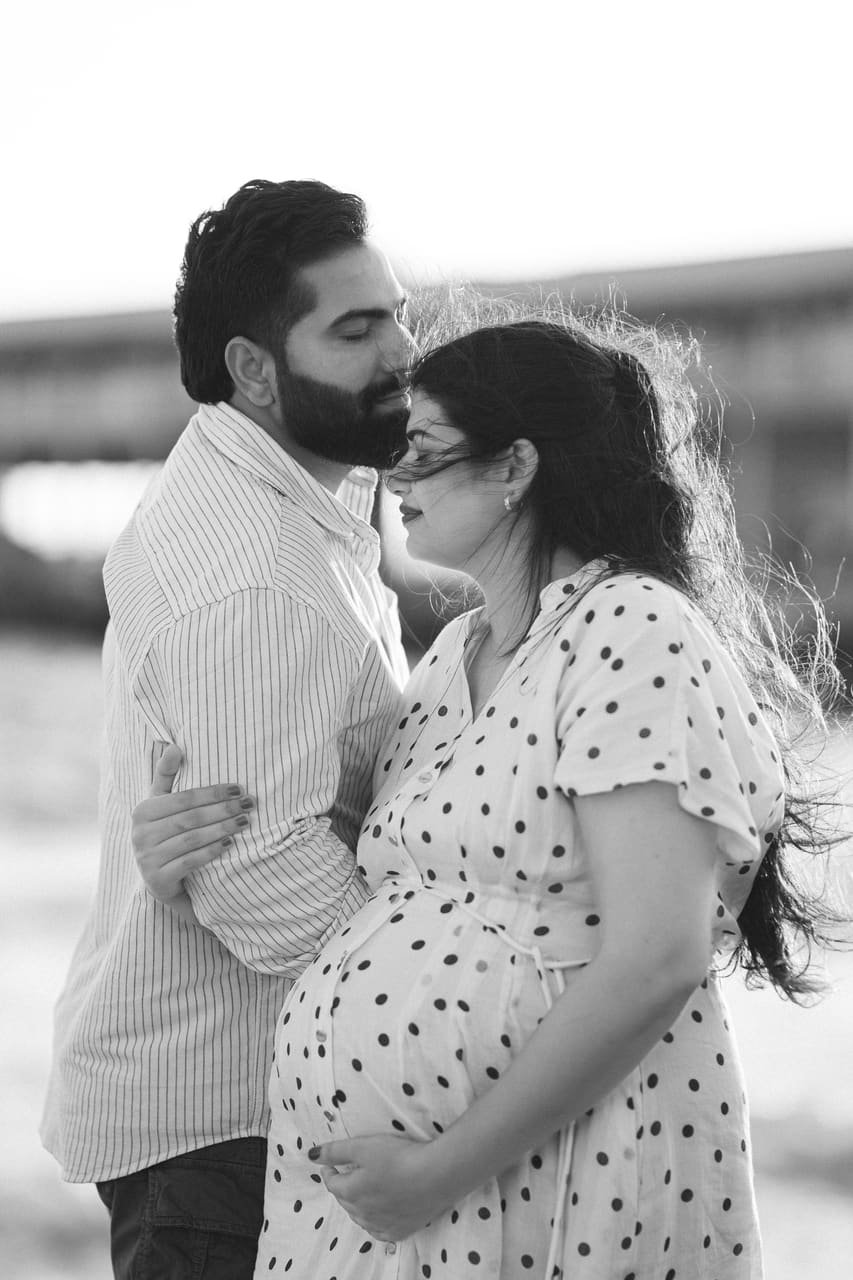 Maternity, beach pier and family, photo 18 of 20