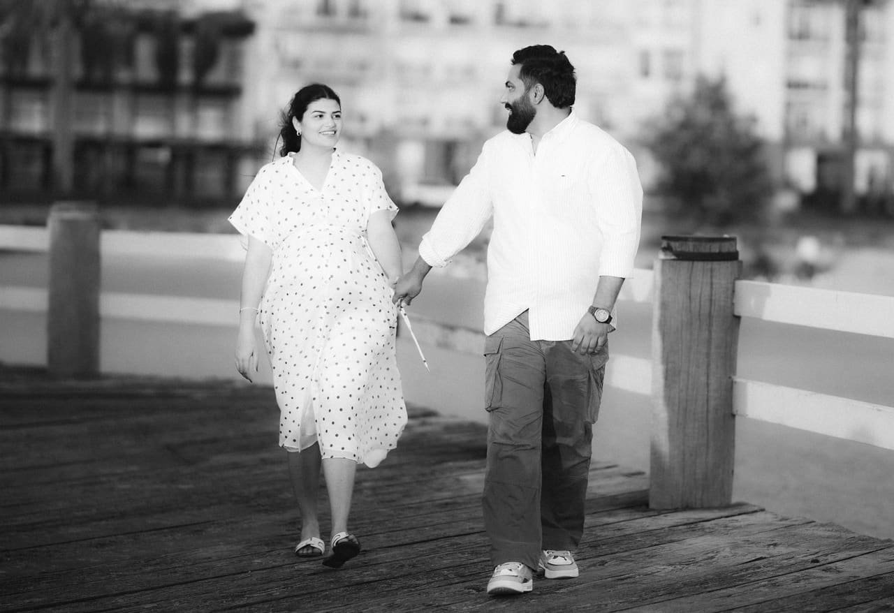 Maternity, beach pier and family, photo 19 of 20