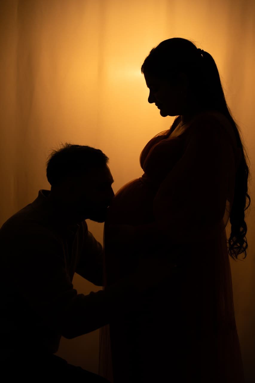 Maternity, studio silhouettes and coastal sunset, photo 5 of 16