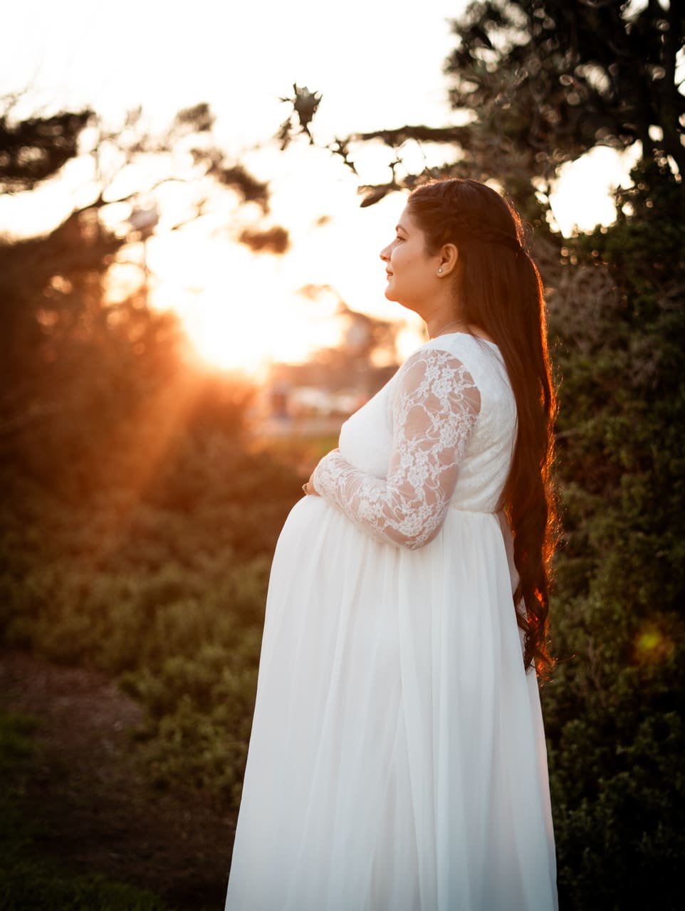Maternity, studio silhouettes and coastal sunset, photo 10 of 16
