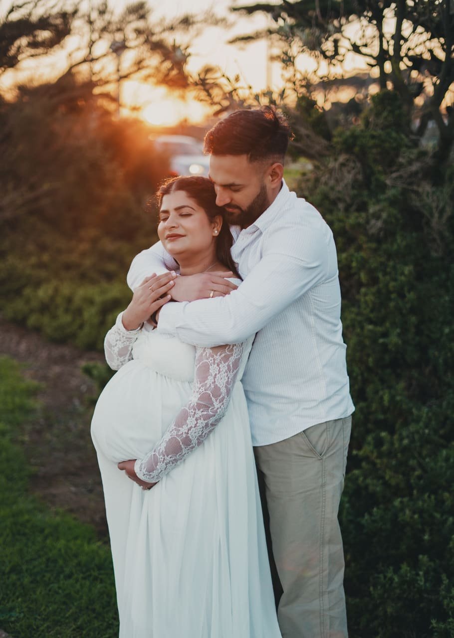 Maternity, studio silhouettes and coastal sunset, photo 11 of 16