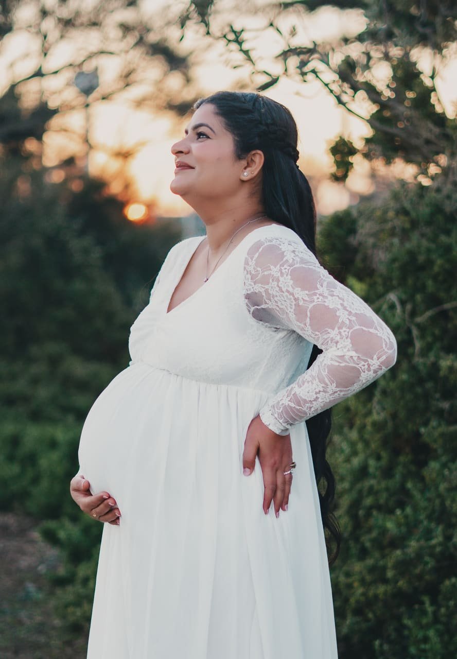 Maternity, studio silhouettes and coastal sunset, photo 12 of 16