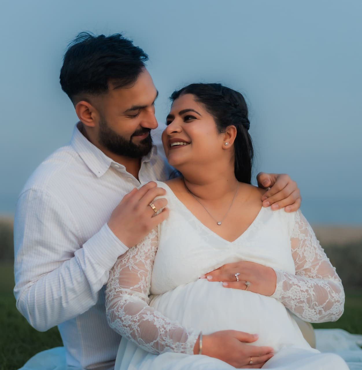 Maternity, studio silhouettes and coastal sunset, photo 15 of 16