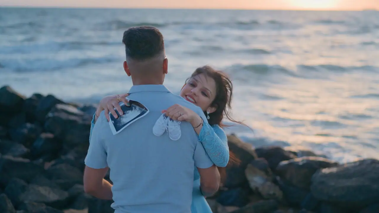 Maternity reel I — film still